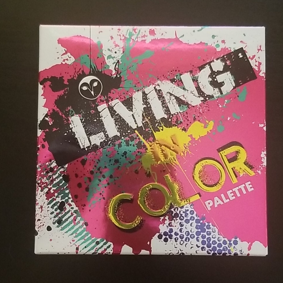 Hank and Henry Living in Color Eyeshadow Palatte - Picture 4 of 5